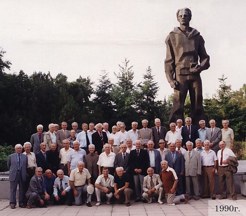 1990.